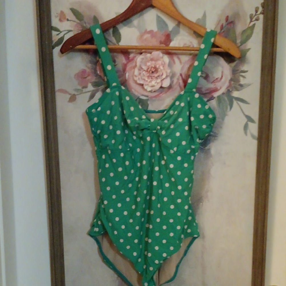 DeliasGreen Polka Dot Retro Style One Piece Swimsuit 🌊🐚⛱️
